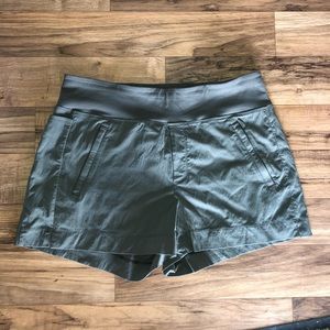 Athleta North Trekkie Short Size 12